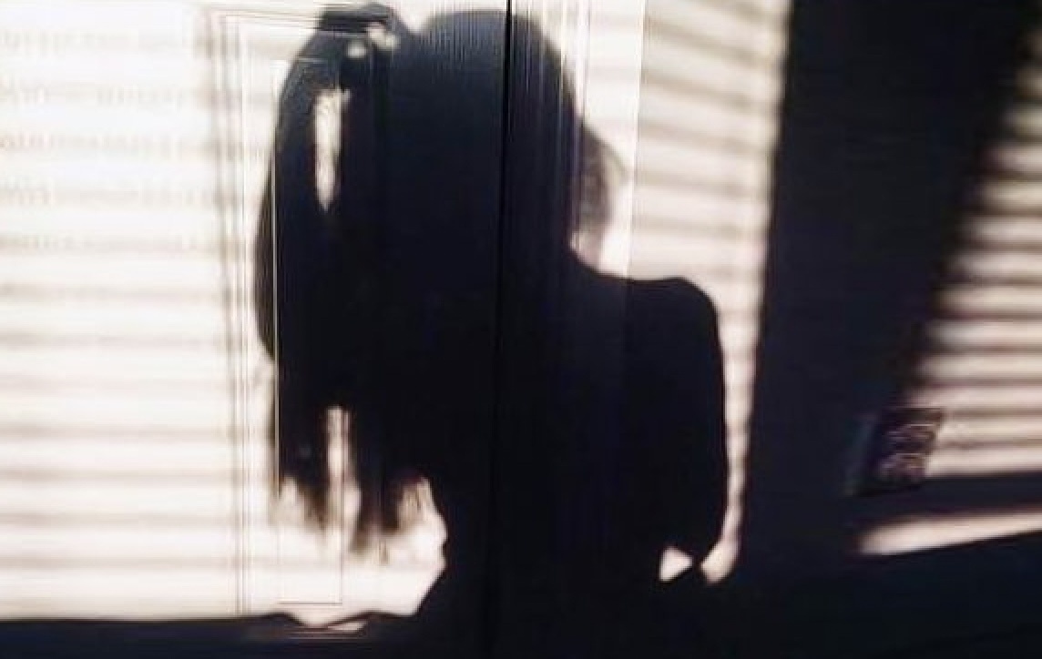 Bi bat vi ep phu nu gui anh nhay cam tai Singapore hinh anh