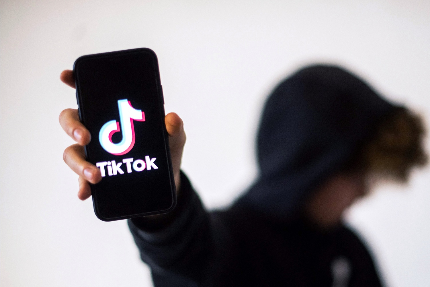 Gioi tre My pha toilet, an cap do de lam thu thach TikTok hinh anh