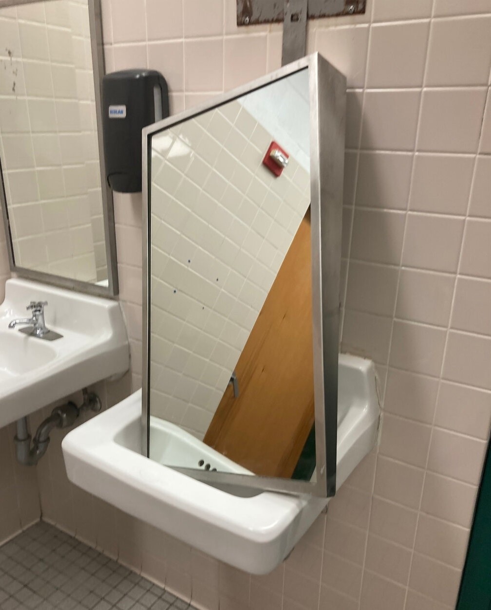 gioi tre trom do dung o truong vi thu thach tiktok anh 2