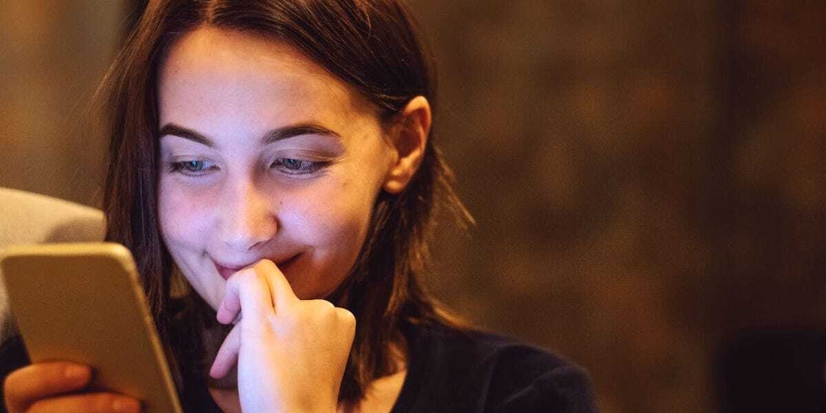 nguoi tre my yeu voi giua covid-19 anh 1