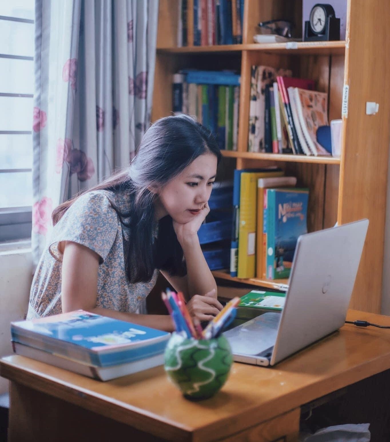 gioi tre ngai quay lai van phong anh 2