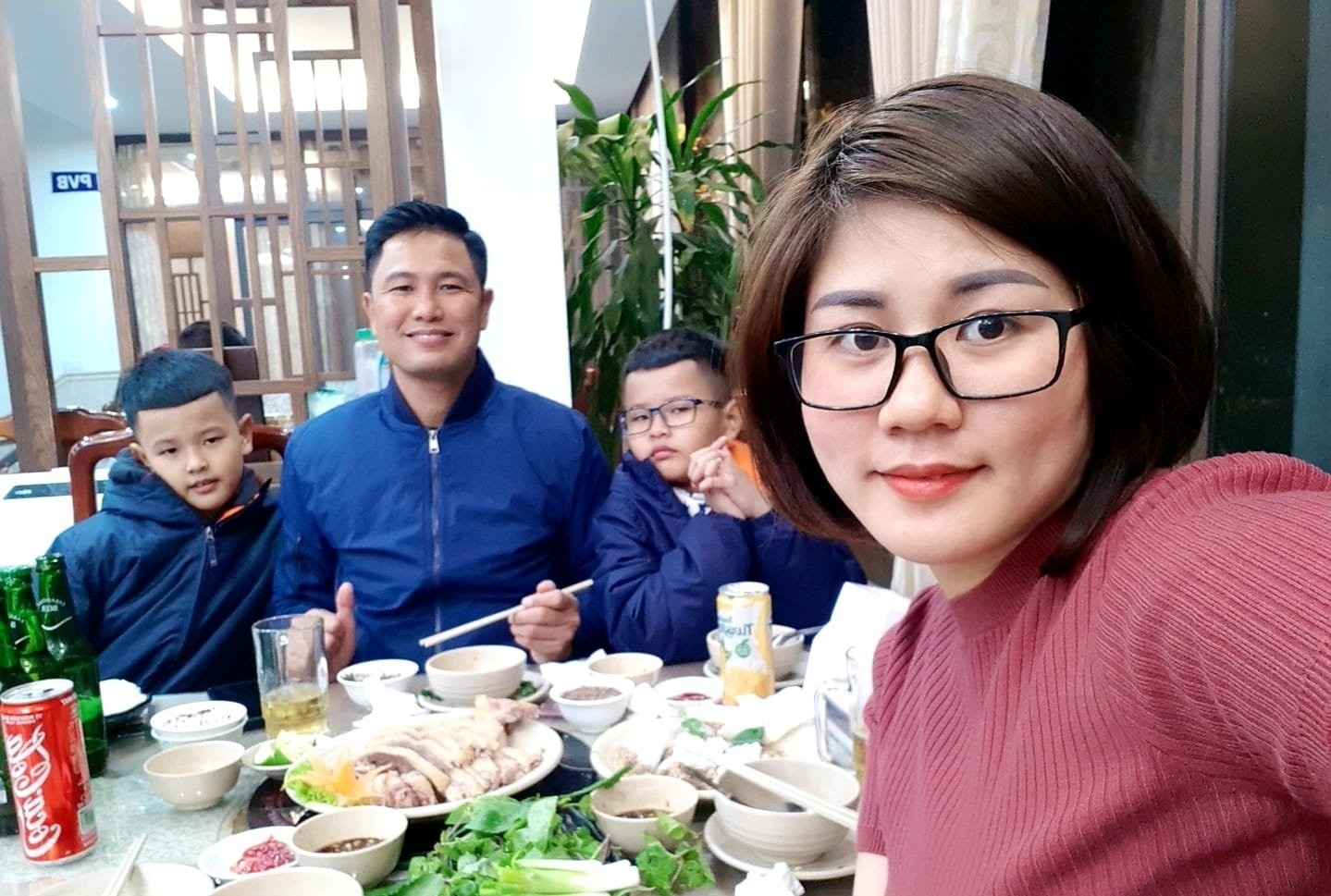 gioi tre ngai quay lai van phong anh 1