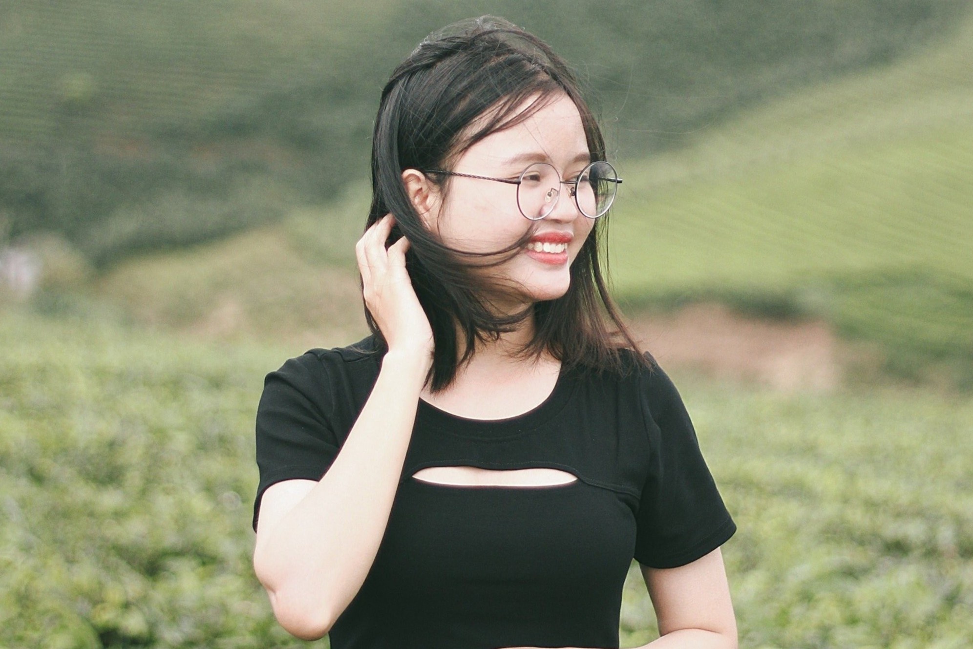 Nguoi tre o TP.HCM doi nghe, thu suc voi viec moi trong dich hinh anh