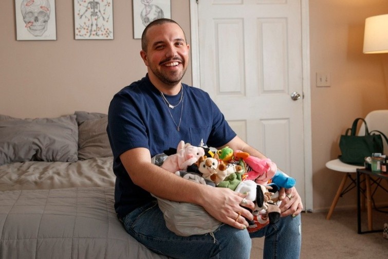 The he boomerang My chuyen ve song voi cha me trong dich hinh anh