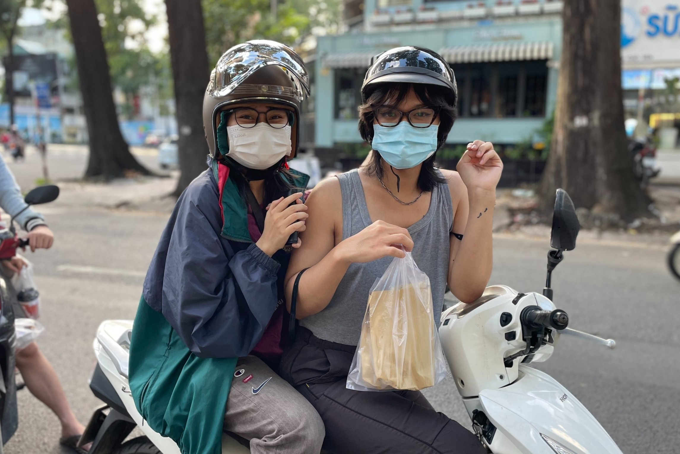 Ho Con Rua, cho Ho Thi Ky ban mang ve, gioi tre tim goc vang an vat hinh anh