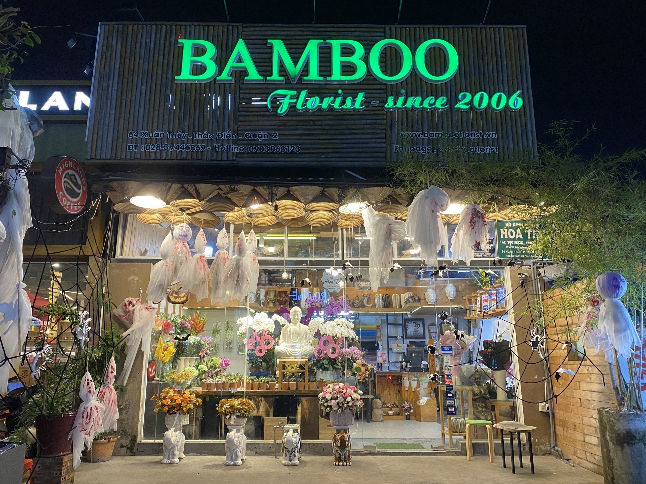 bùi viện và thảo điền vắng vẻ dịp halloween ảnh 3 bui vien va thao dien vang ve dip halloween anh 3