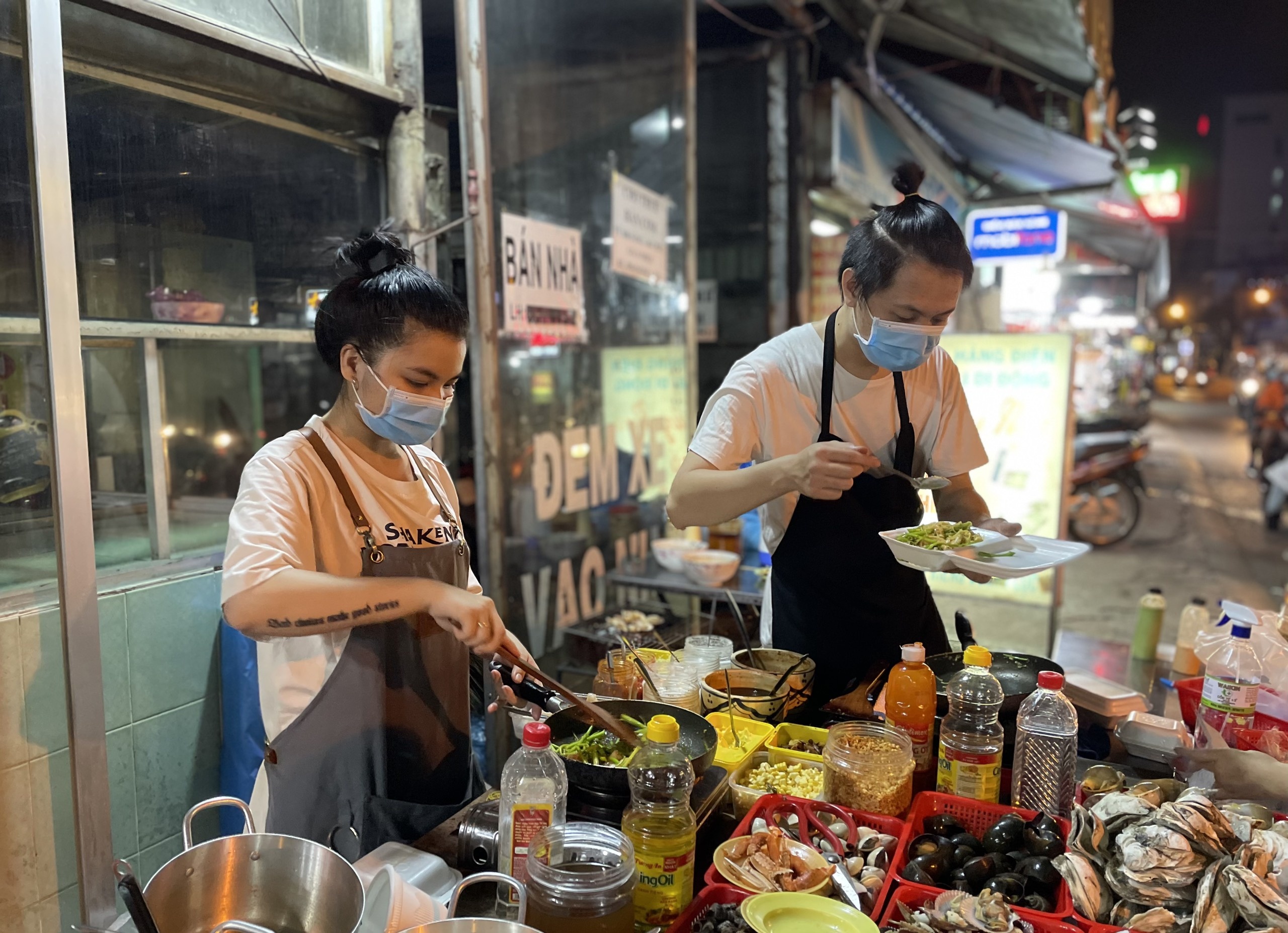 bartender mo tiem oc,  lam shipper anh 1