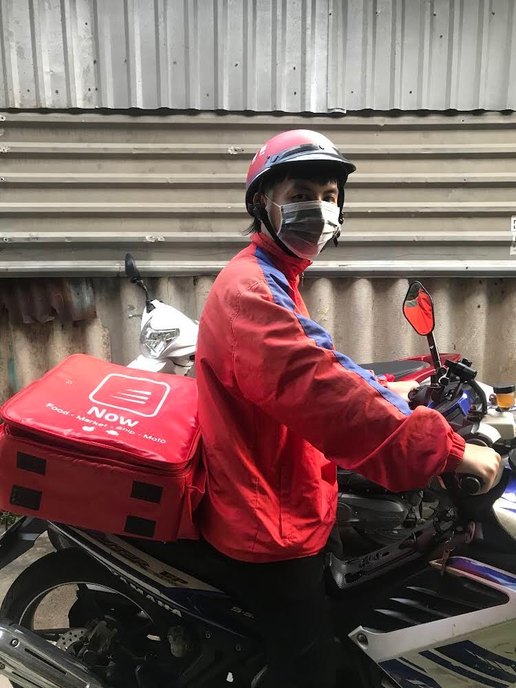 bartender mo tiem oc,  lam shipper anh 5