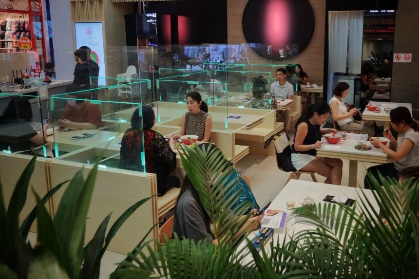 singapore cho phép gia đình đi ăn nhà hàng ảnh 1 singapore cho phep gia dinh di an nha hang anh 1
