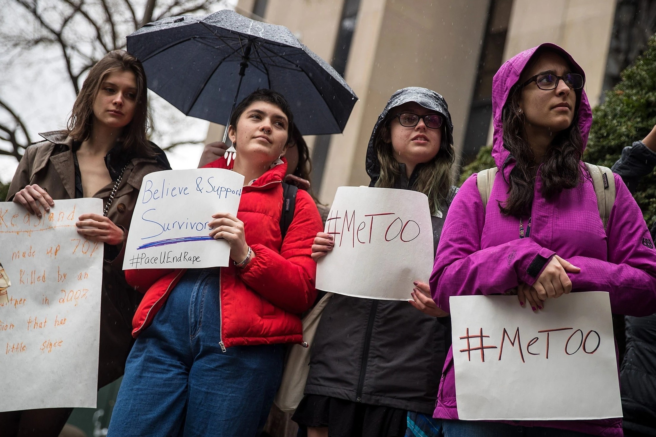 Nu sinh My bi ky luat khi to cao ke quay roi tinh duc hinh anh