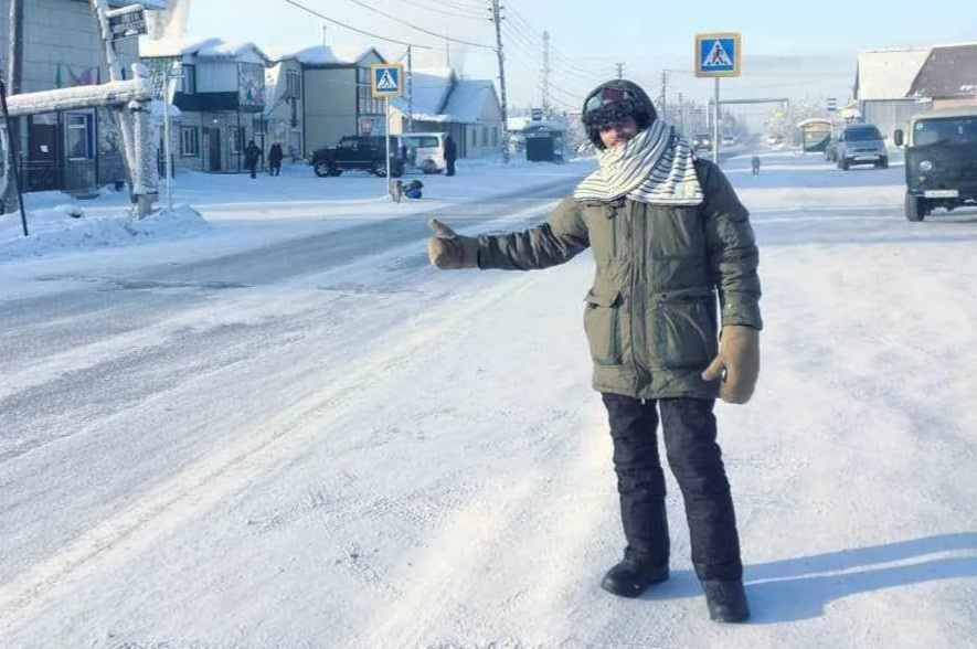 Chang trai di du lich hon 40 quoc gia nho 'qua giang' hinh anh