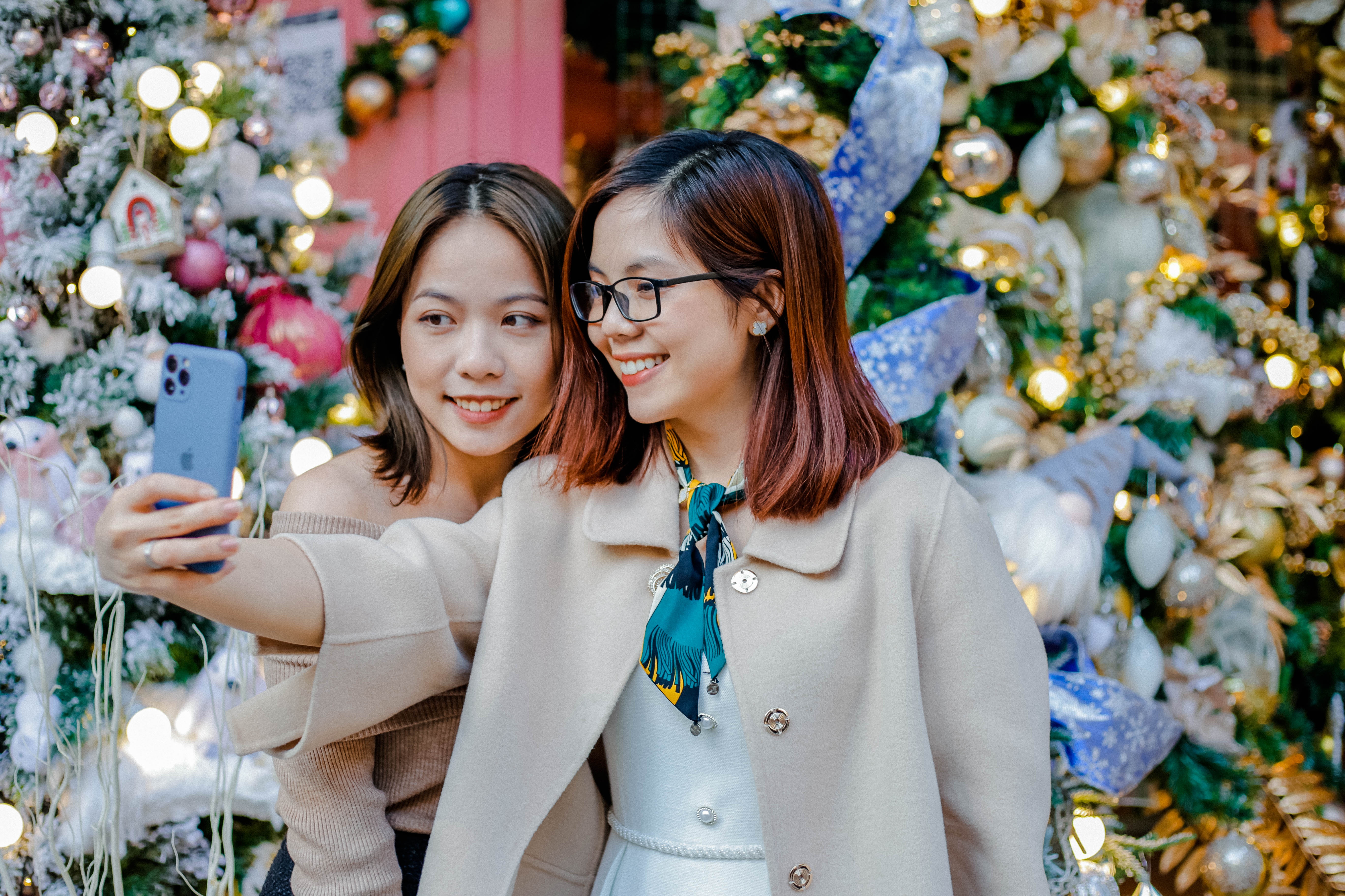 Xep hang, tra tien de duoc check-in o pho Hang Ma hinh anh