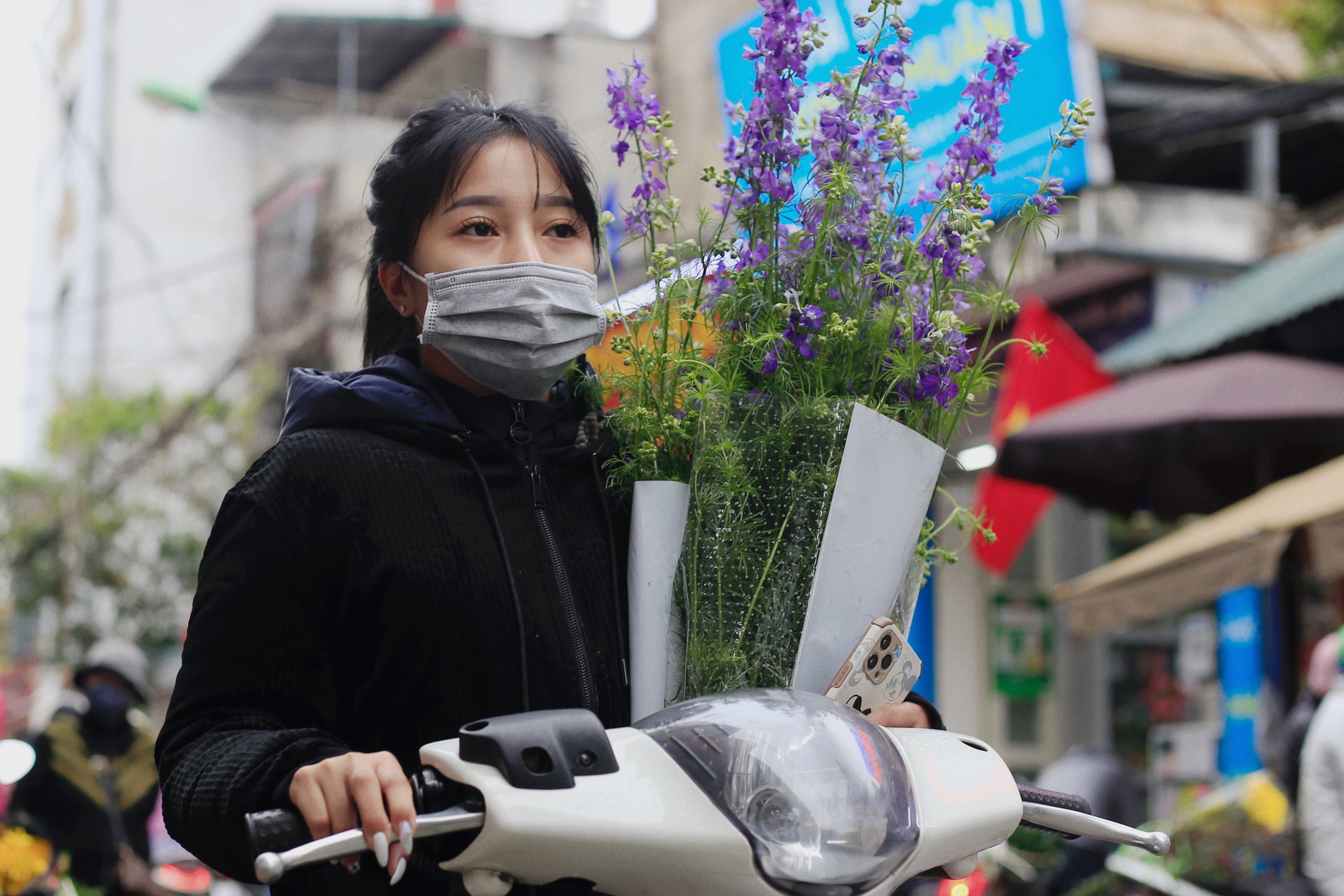 Tap nap sam Tet duoi tiet troi 12 do C o Ha Noi hinh anh