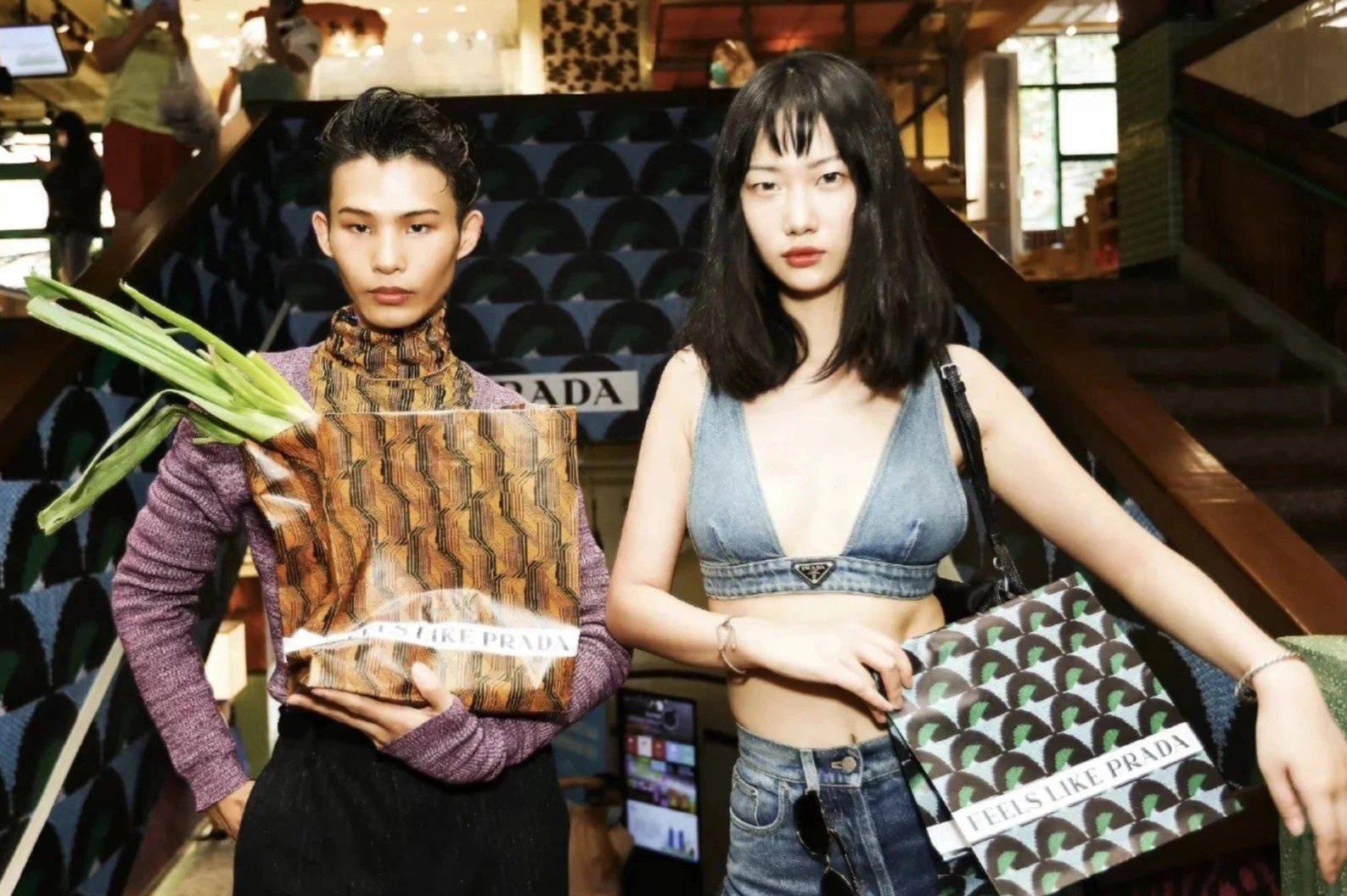 Cac nhan hang xa xi kiem tien tren noi so cua khach hang hinh anh