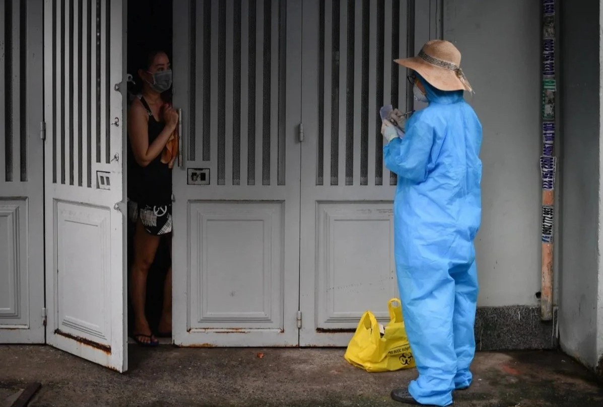 F0 song mot minh tu chua benh, thuc toi 3h lam viec hinh anh