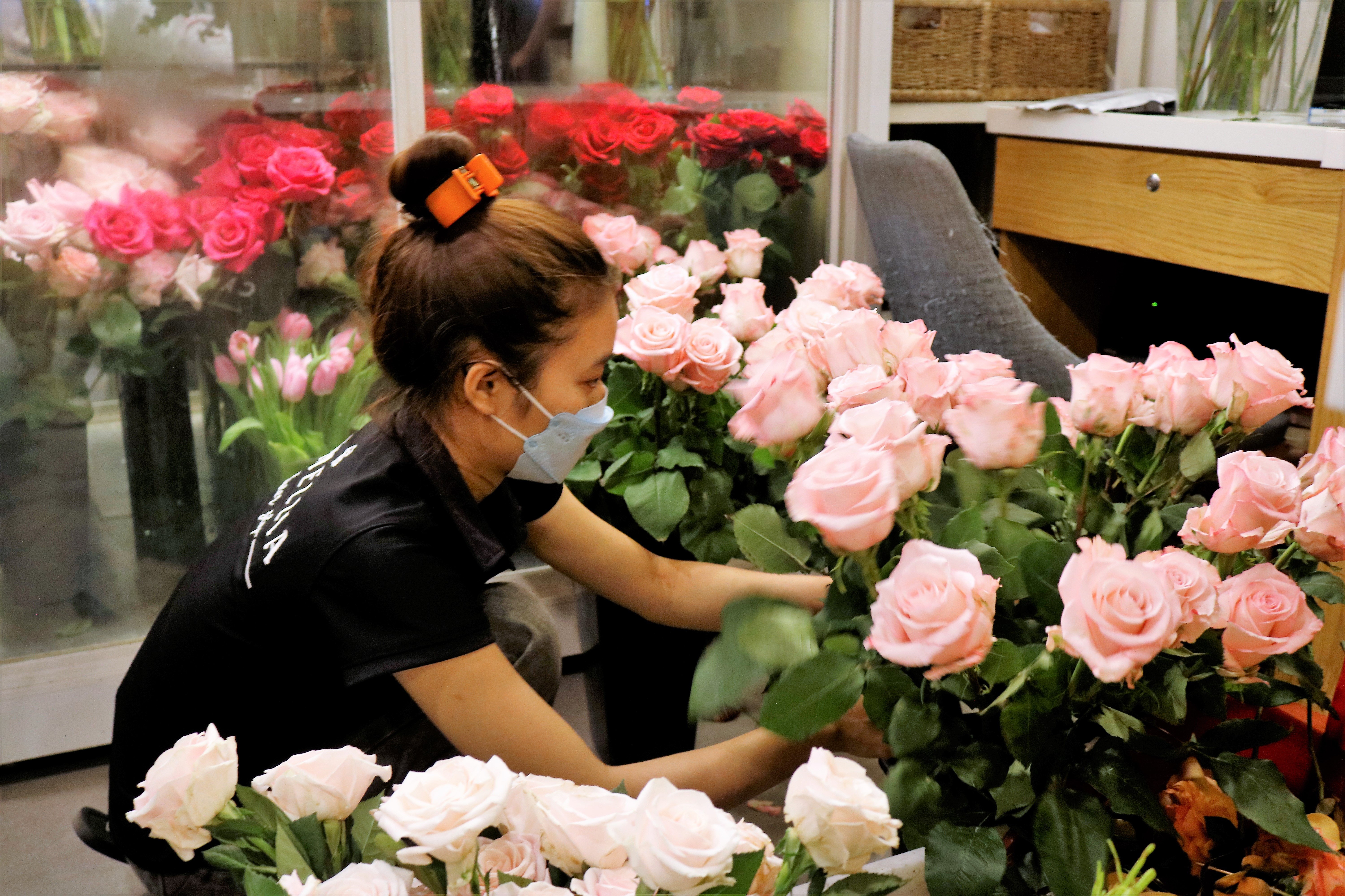 xếp hàng 30 phút mua hoa ngày 8/3 ảnh 5 xep hang 30 phut mua hoa ngay 8/3 anh 5