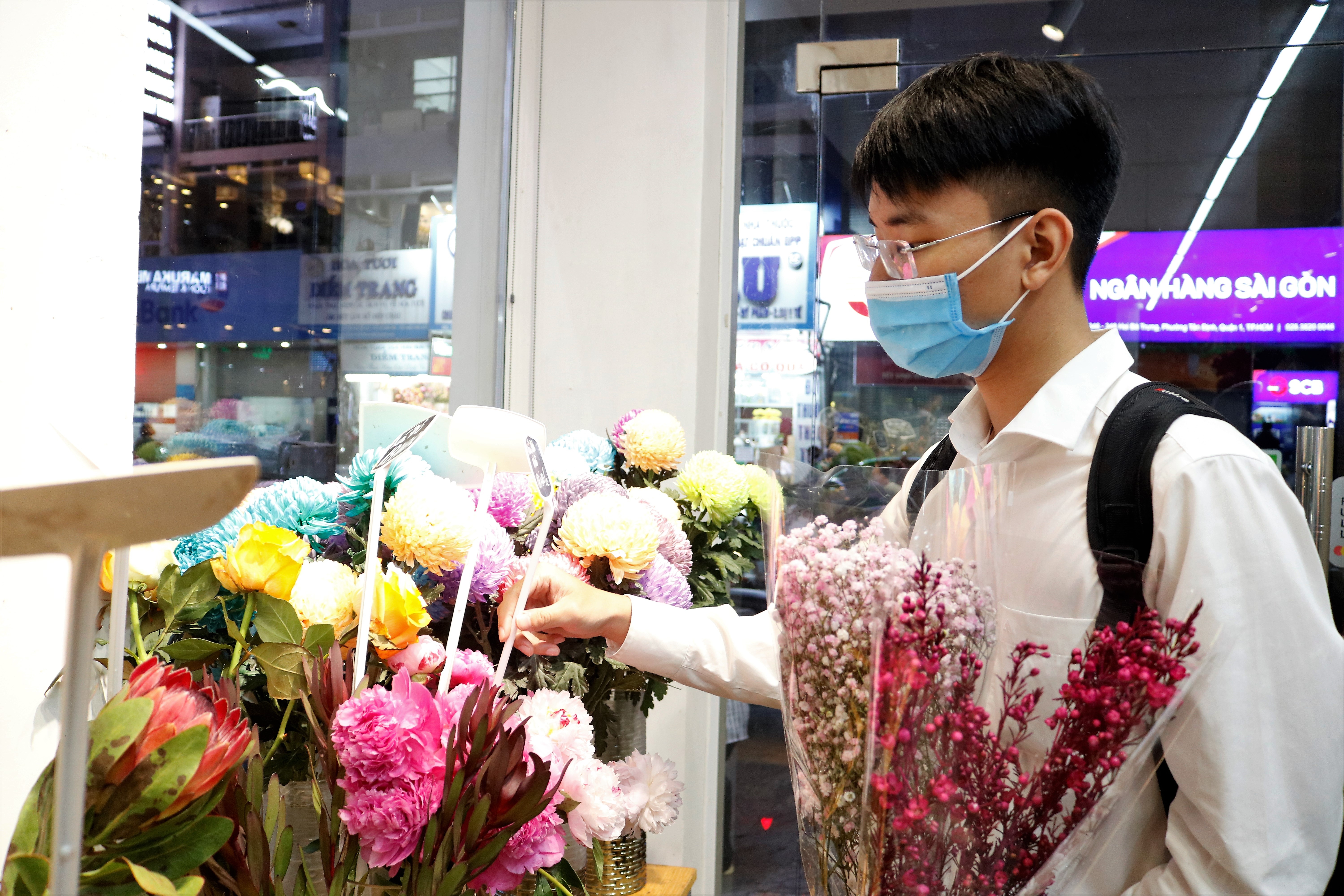 xep hang 30 phut mua hoa ngay 8/3 anh 2