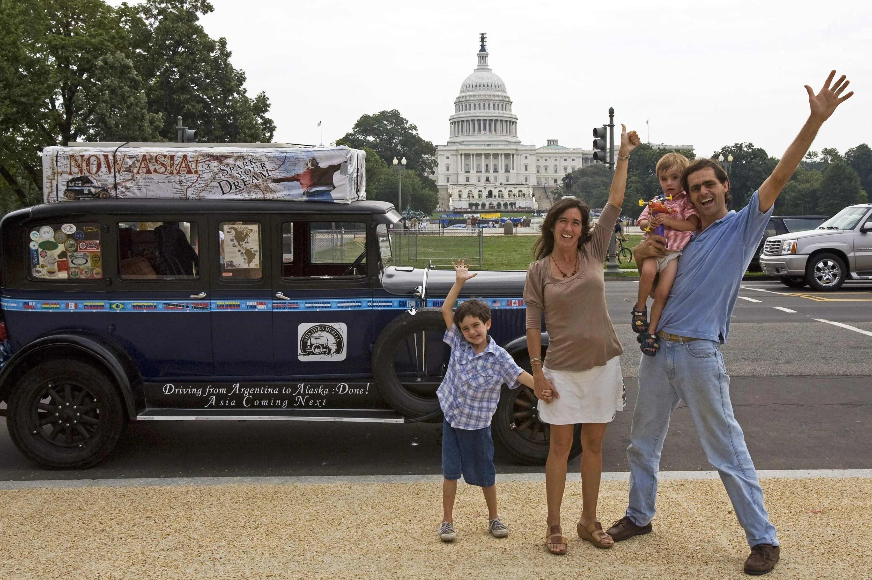 Tro ve que huong sau 22 nam lai xe vong quanh the gioi hinh anh