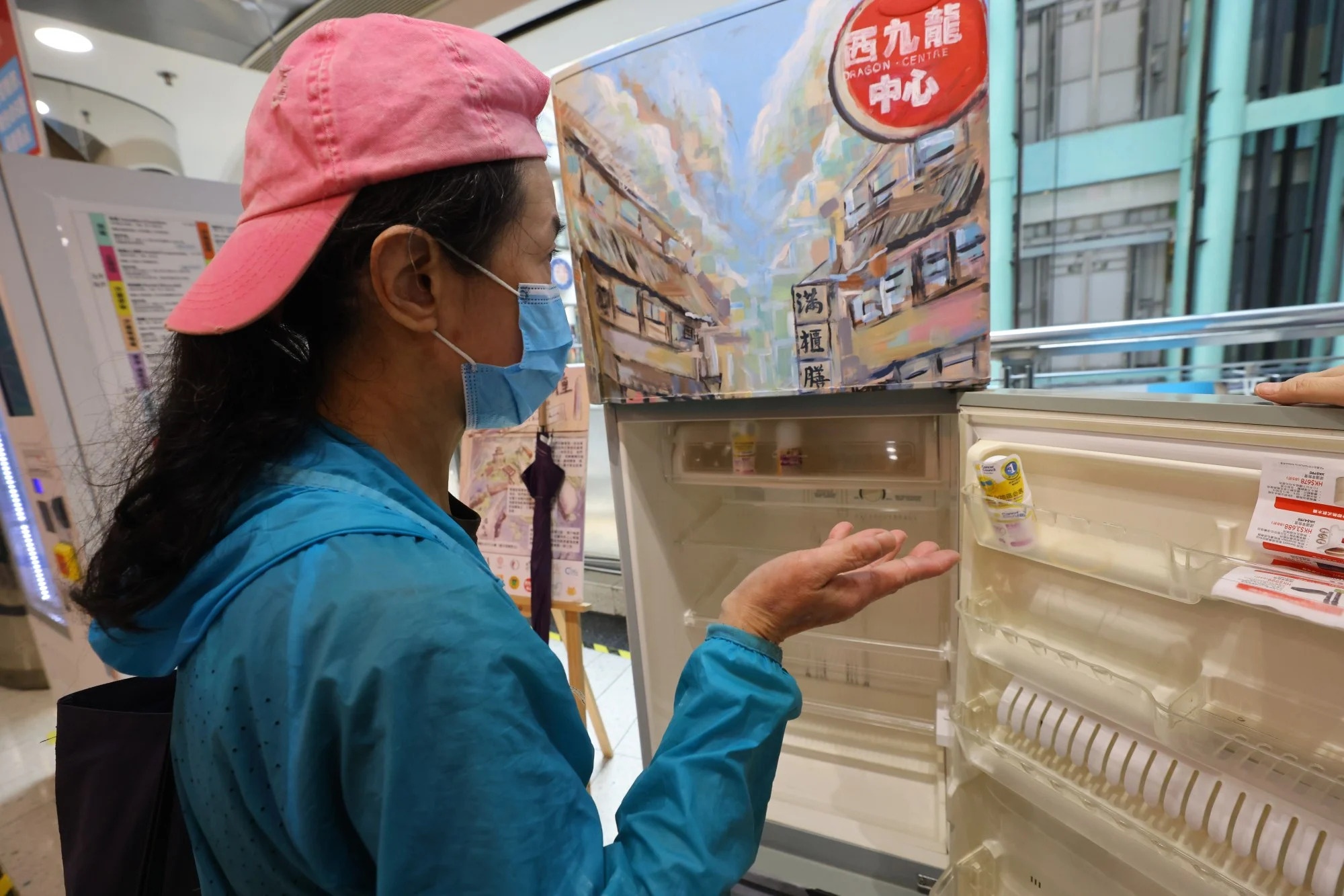 nguoi hong kong phai nhat thuc an thua trong dich anh 1