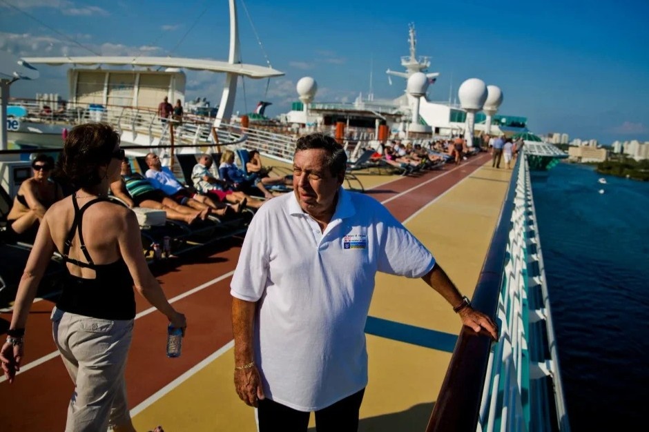 Nguoi dan ong danh 23 nam song tren du thuyen hang sang hinh anh