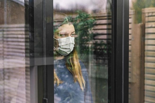 Nguoi phu nu My phai cach ly hon 750 ngay vi Covid-19 hinh anh