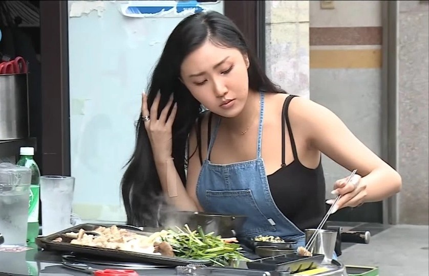 Dan van phong Seoul khung hoang vi bua trua hinh anh