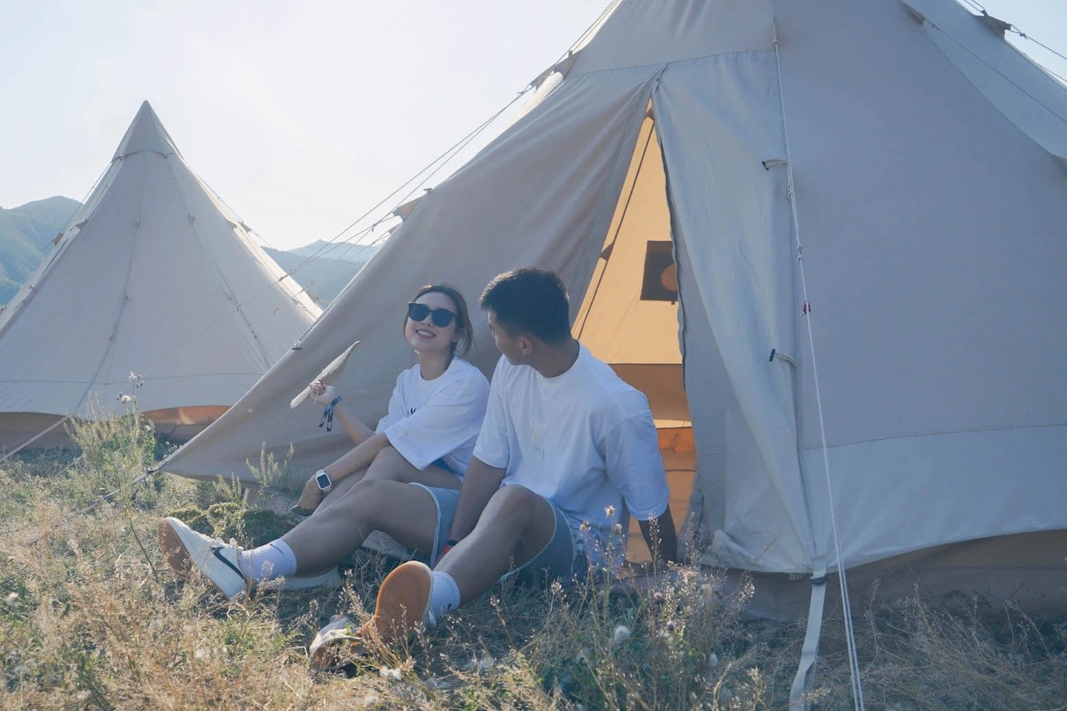 Chi hang tram USD de cam trai sang chanh hinh anh