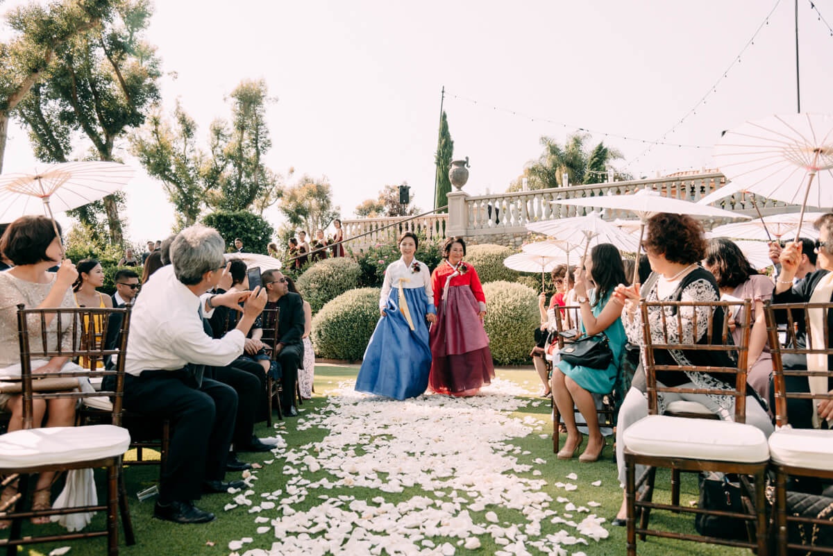 người hàn chật vật vì tiền mừng cưới ảnh 2 nguoi han chat vat vi tien mung cuoi anh 2