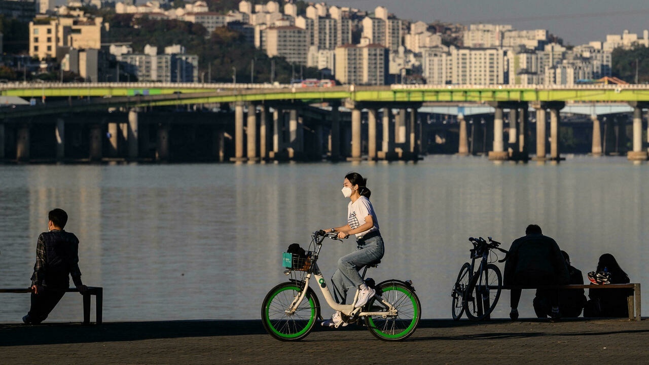 dan ong han muon ket hon,  phu nu thi khong anh 2