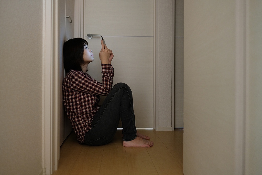 Co gai Trung Quoc nhap vien vi bi gia dinh giuc cuoi hinh anh