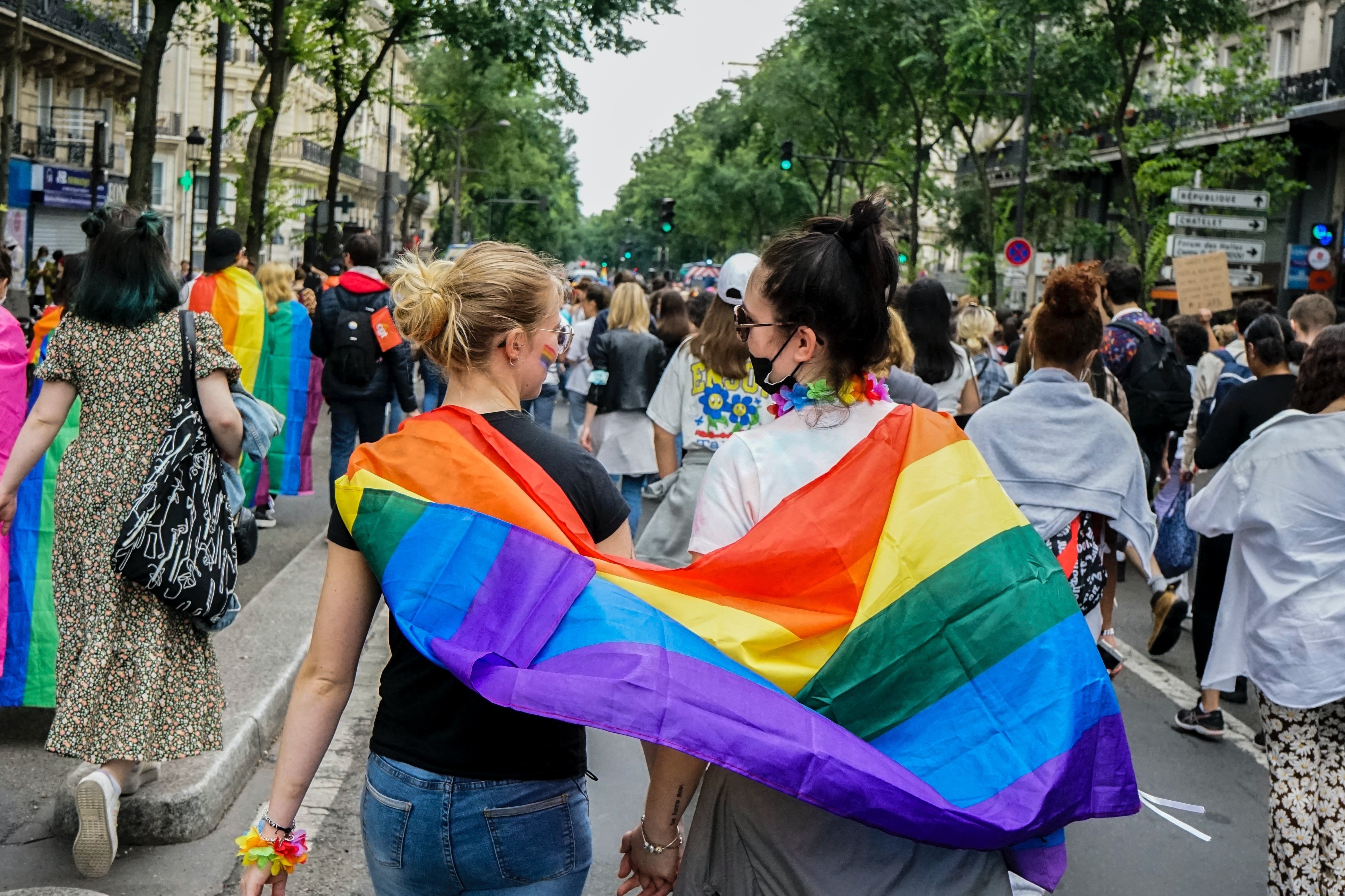 12 diem den than thien voi LGBT hinh anh