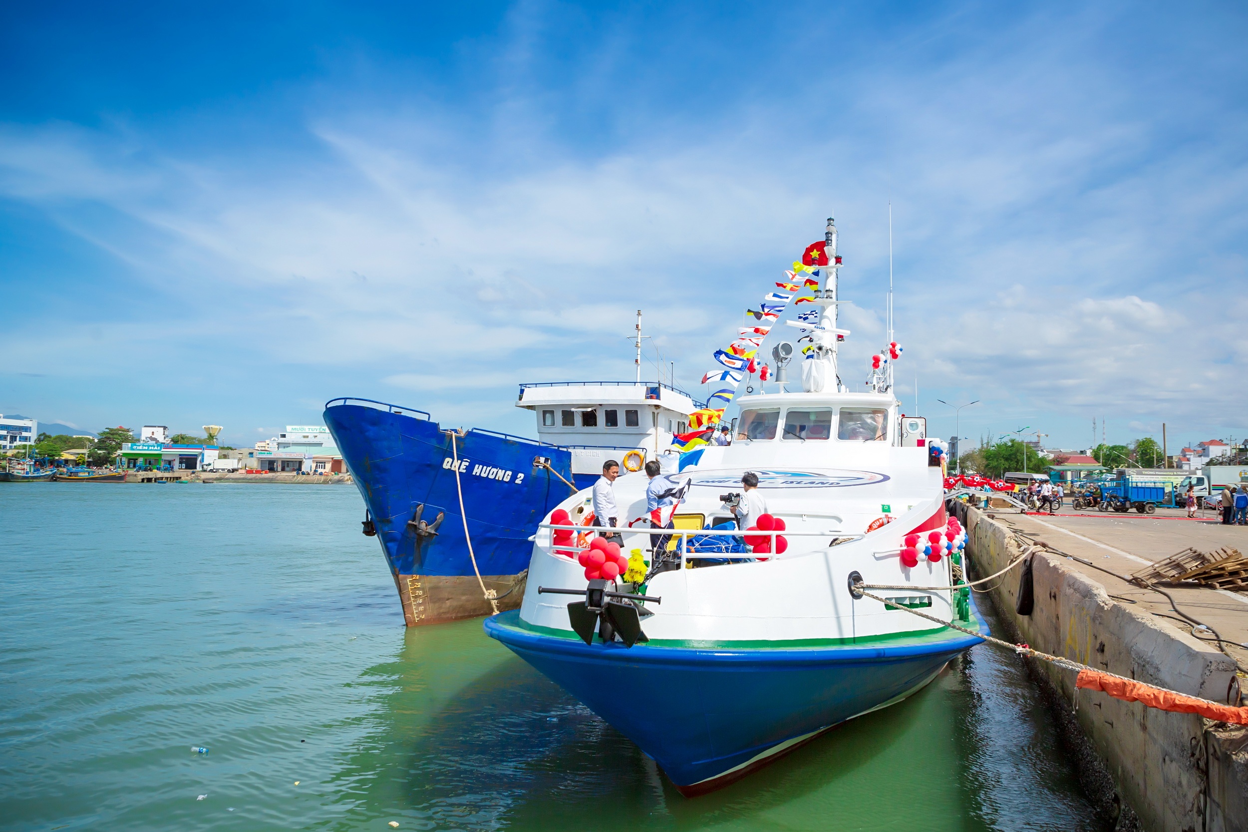 Nhieu khach to bi quyt tien ve tau Phu Quy tu Tet hinh anh