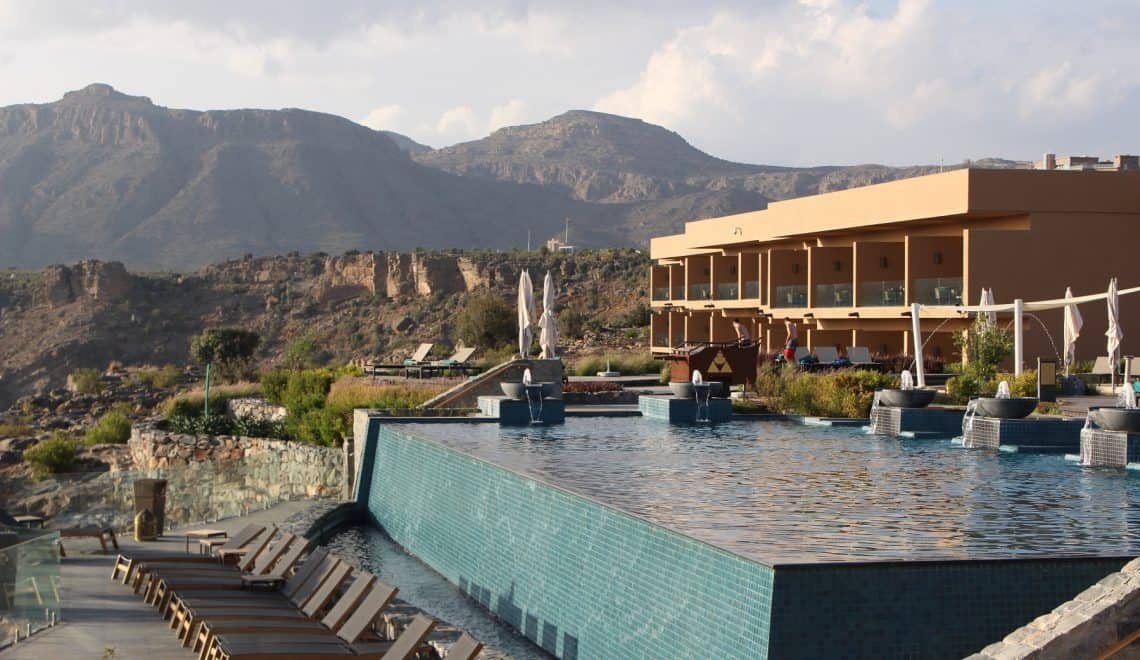 Khach san vach da anh 4