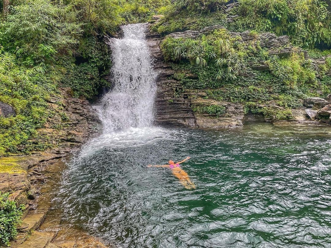 khach tay tam thac anh 1