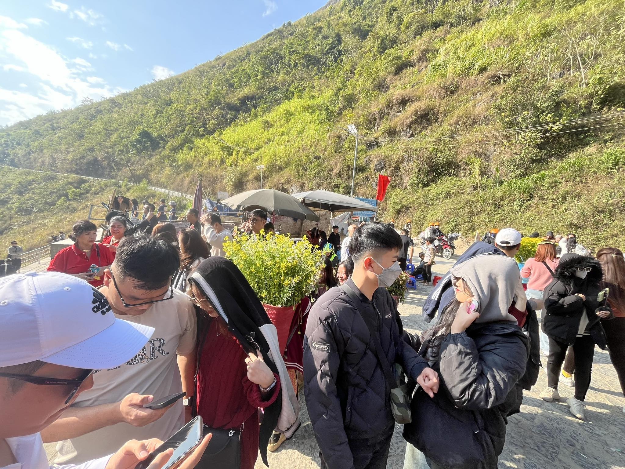 Cong troi Quan Ba un tac hinh anh