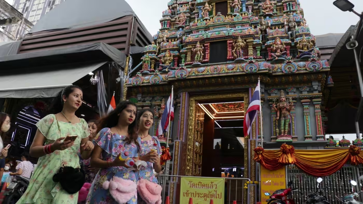 Gioi tre Thai Lan chuong 'du lich mutelu' hinh anh