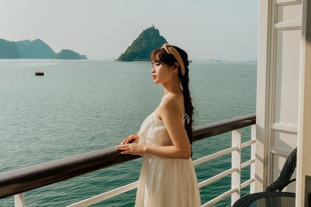 Vinh Ha Long day rac, tour du thuyen so mat khach hinh anh