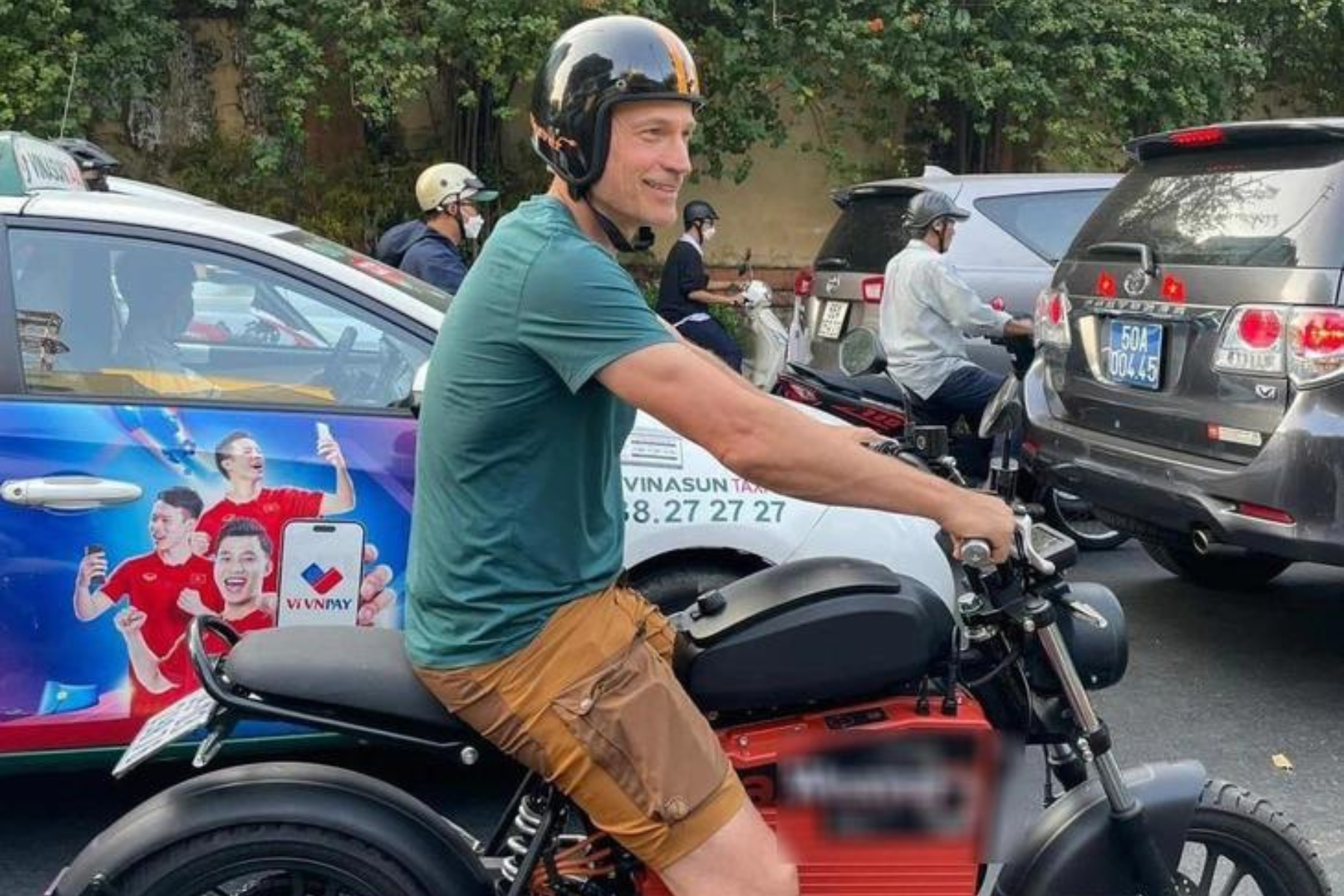 nguoi noi tieng du lich anh 6