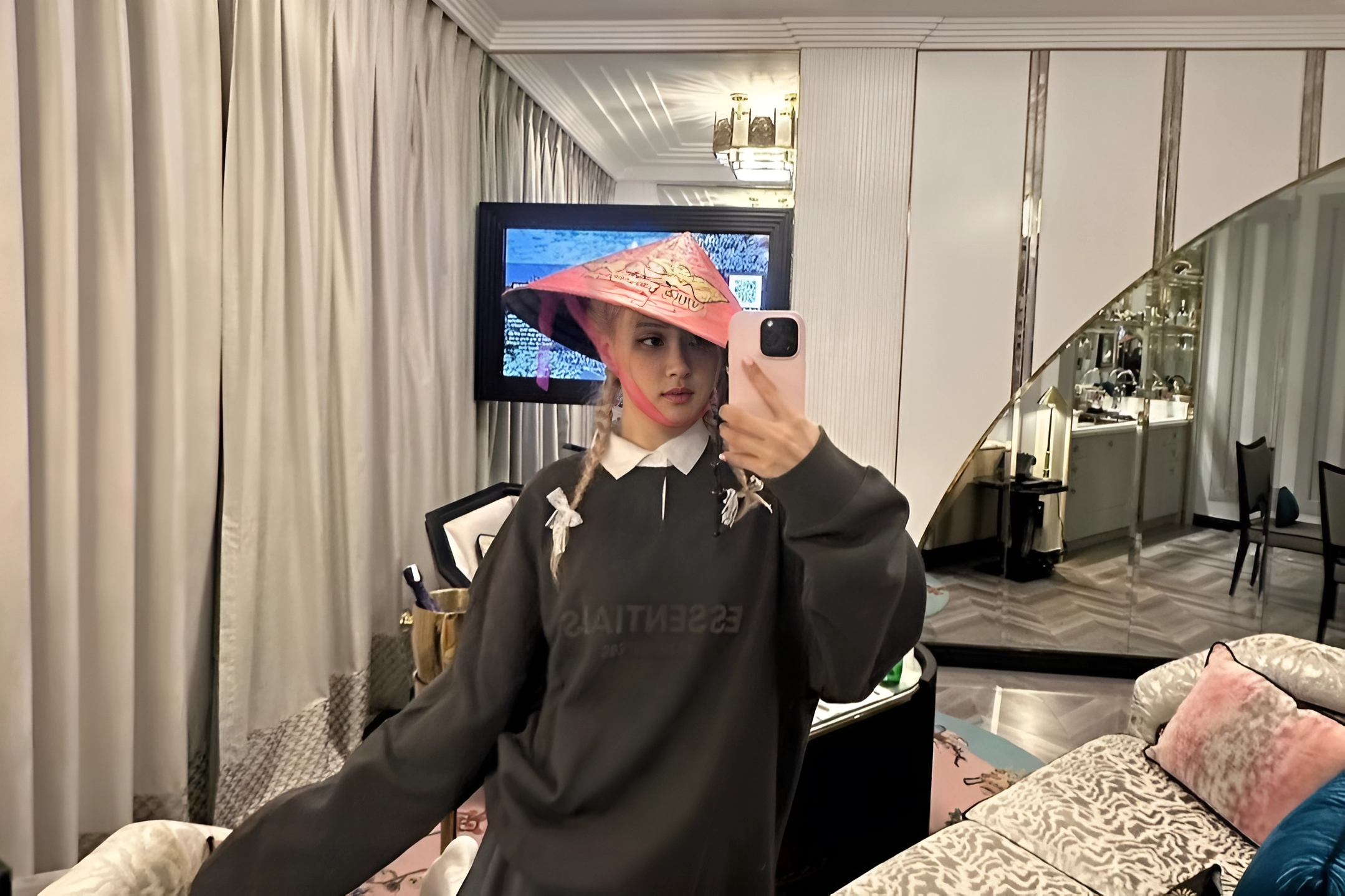 Khach san don BlackPink o Ha Noi duoc xep hang tot nhat Viet Nam hinh anh