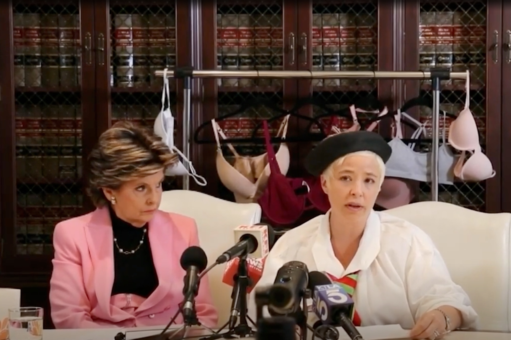 duoi khoi may bay anh 1