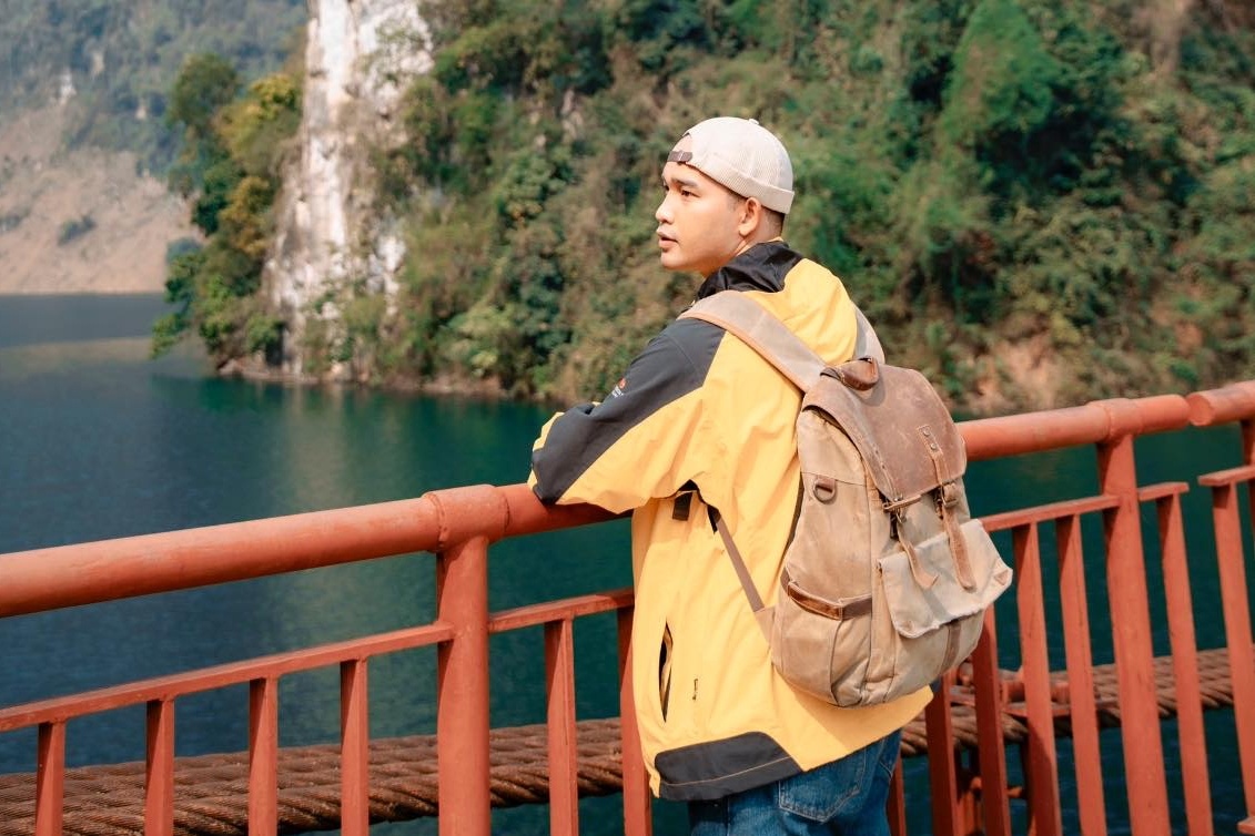 Du khach 'quay xe' khi Dien Bien dong duc, thieu khach san dip le hinh anh