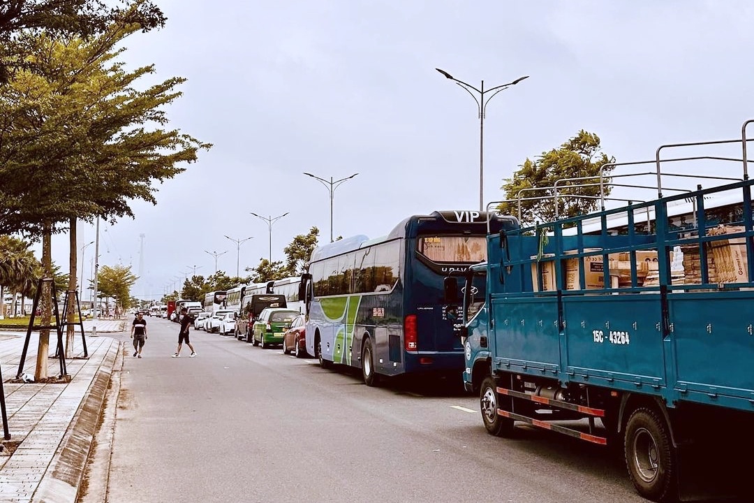 Un tac hang gio tai ben pha ra dao Cat Ba du chua nghi le 30/4 hinh anh