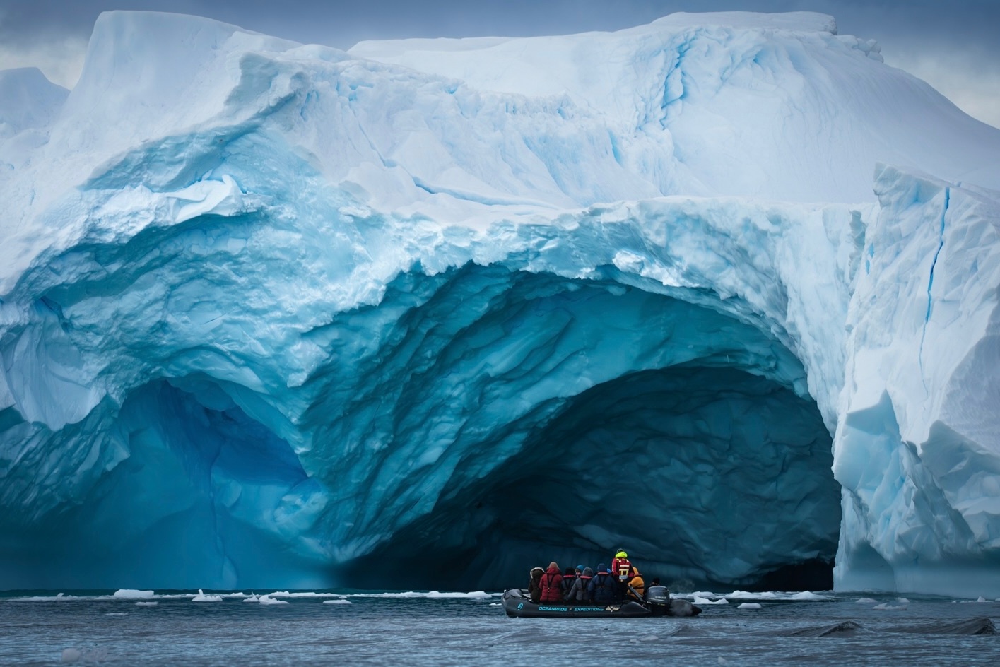 Tien chi la thu yeu khi nguoi Viet du lich Nam Cuc, Bac Cuc hinh anh