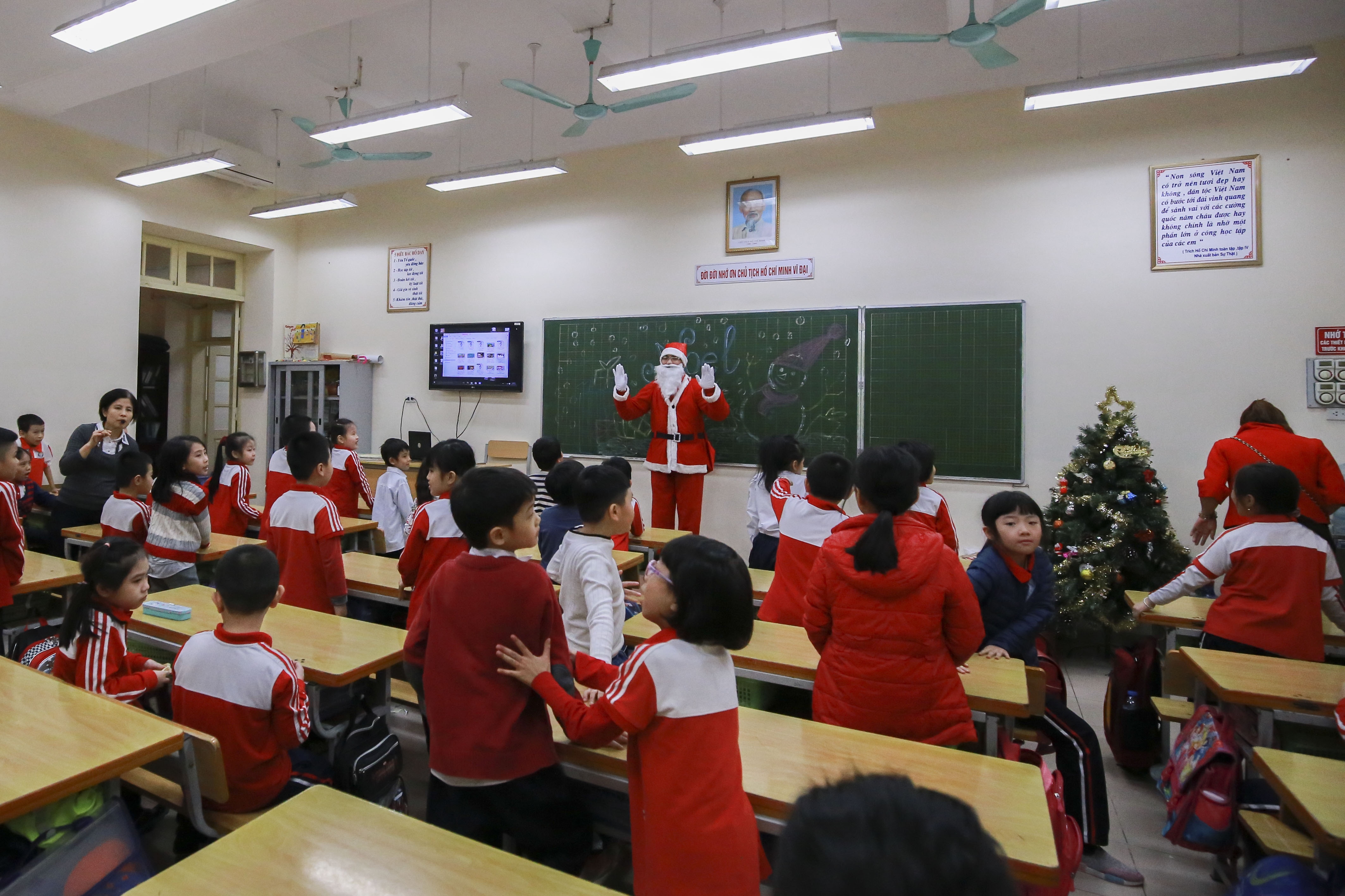 dich vu lam ong gia Noel anh 4