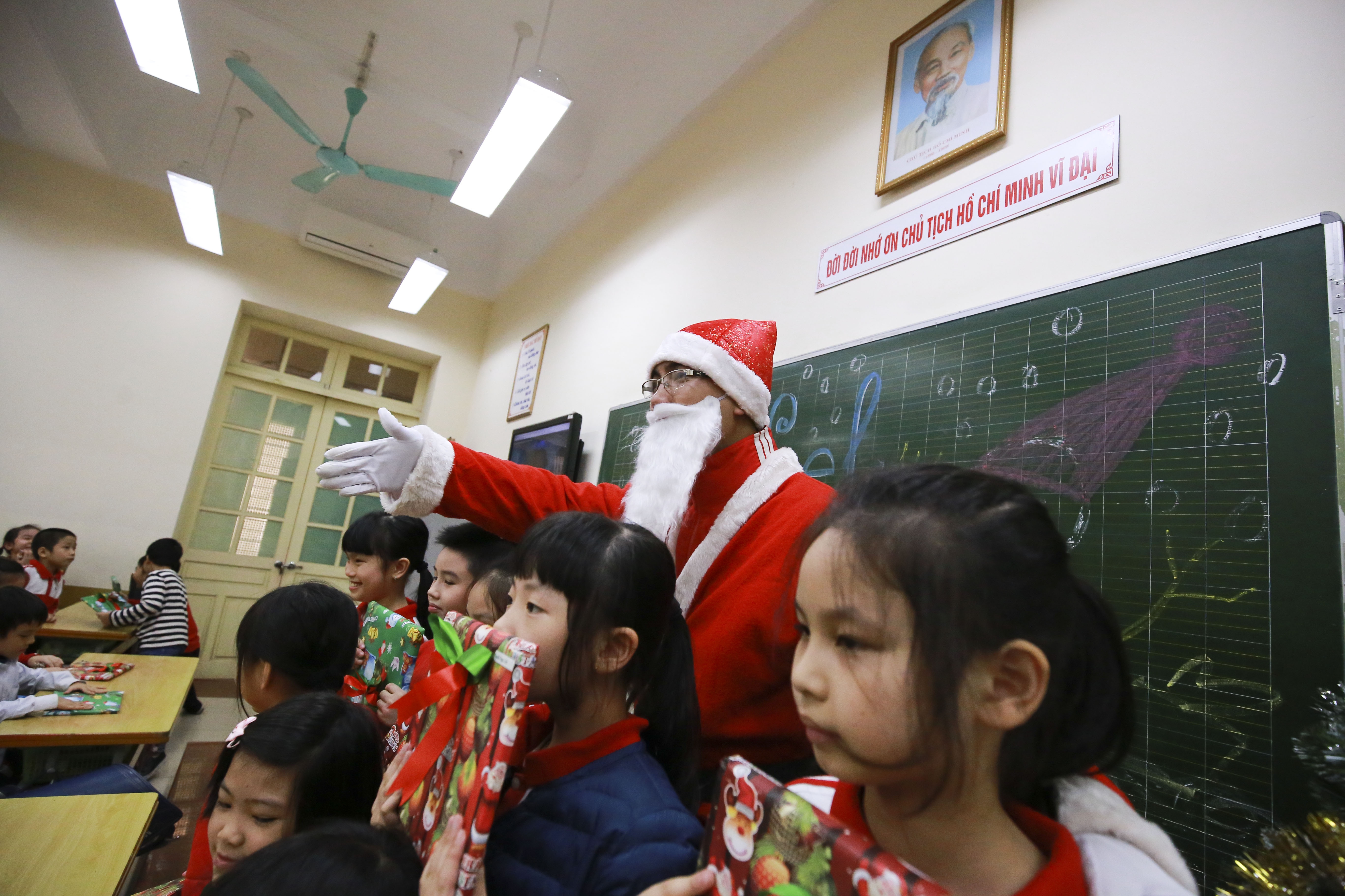 dich vu lam ong gia Noel anh 9