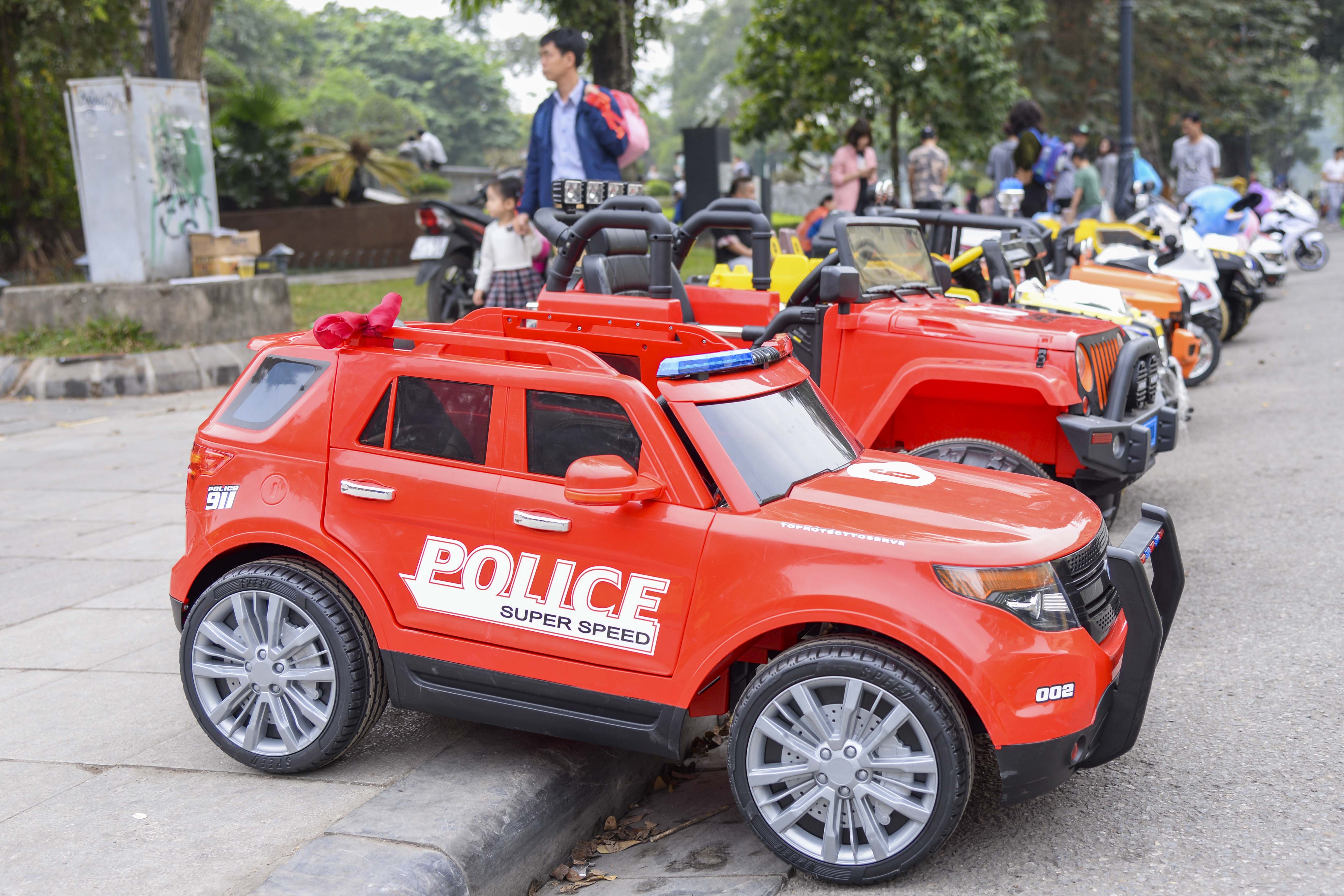 xe o to dien la liet tren pho di bo anh 2