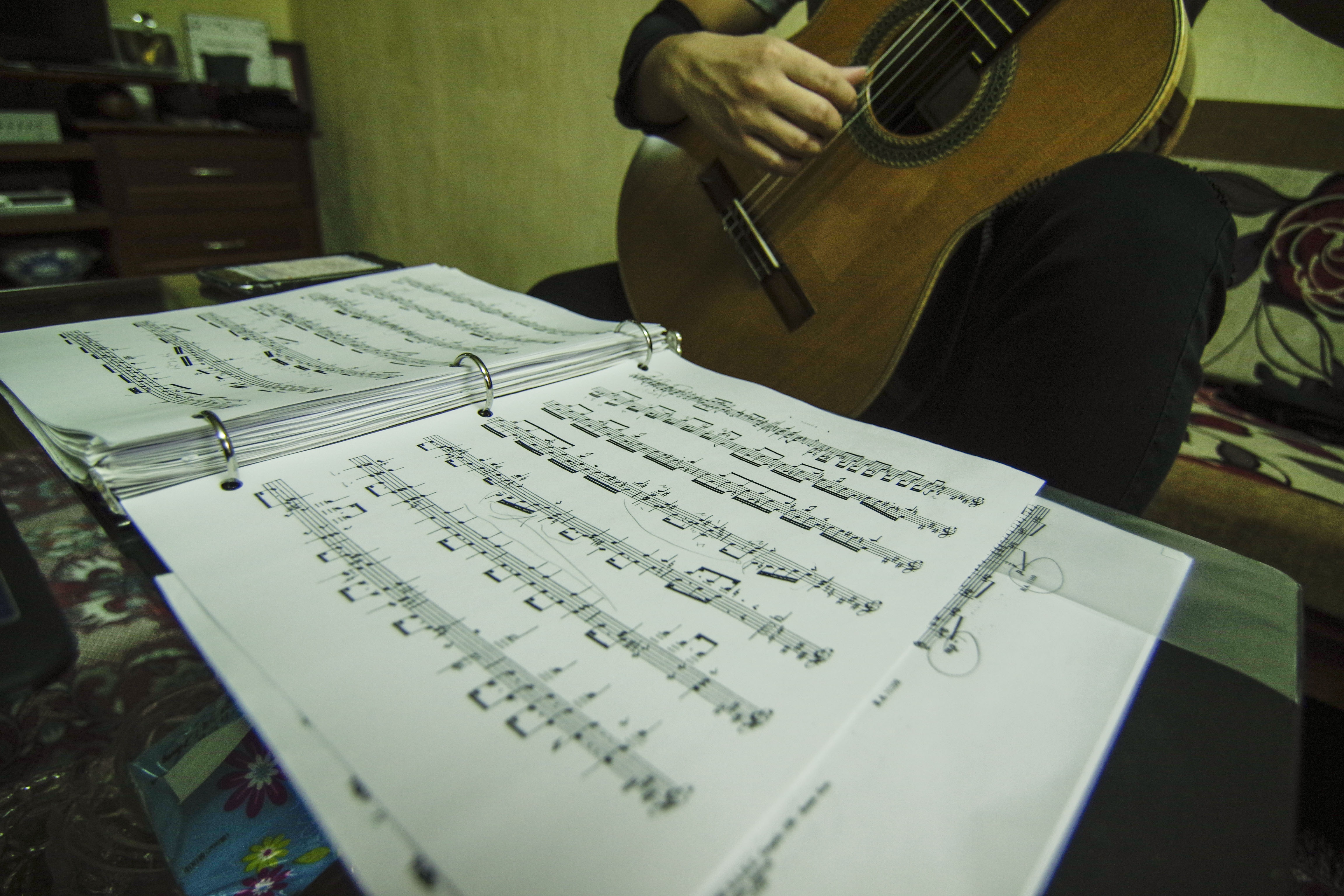 9x choi guitar anh 2