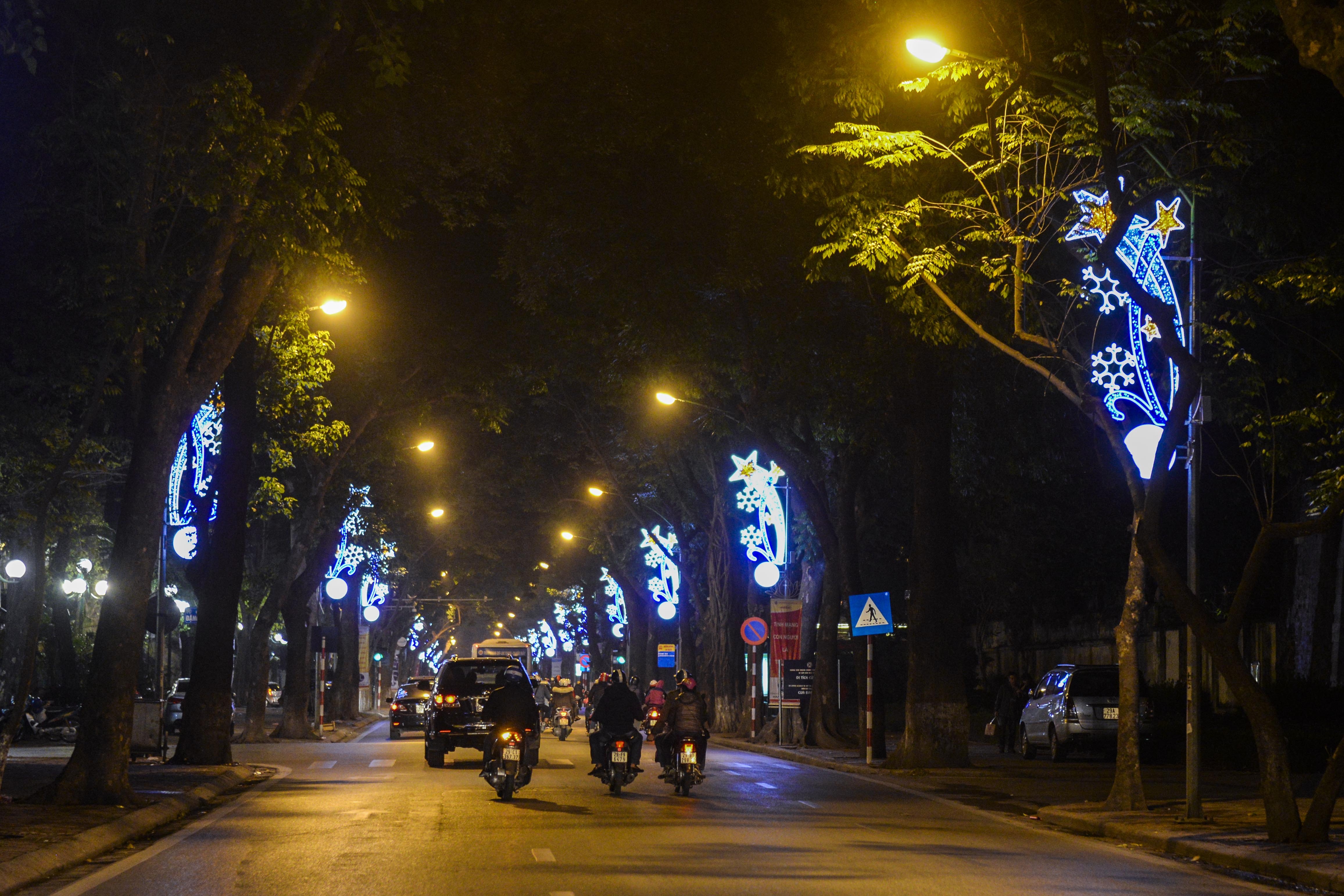 Ha Noi trang tri chao don nam moi anh 12