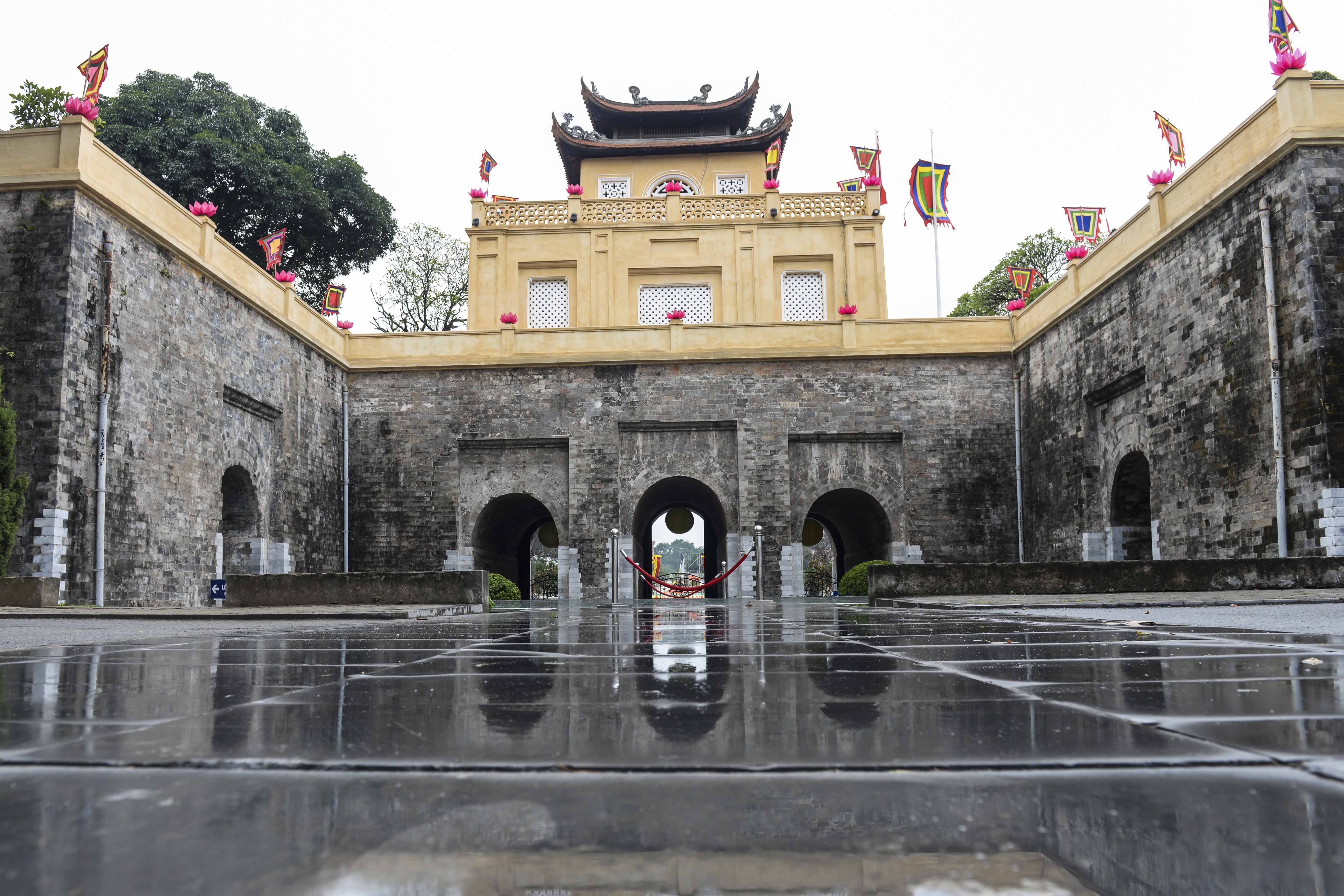 Hoang Thanh Thang Long quet voi moi anh 12