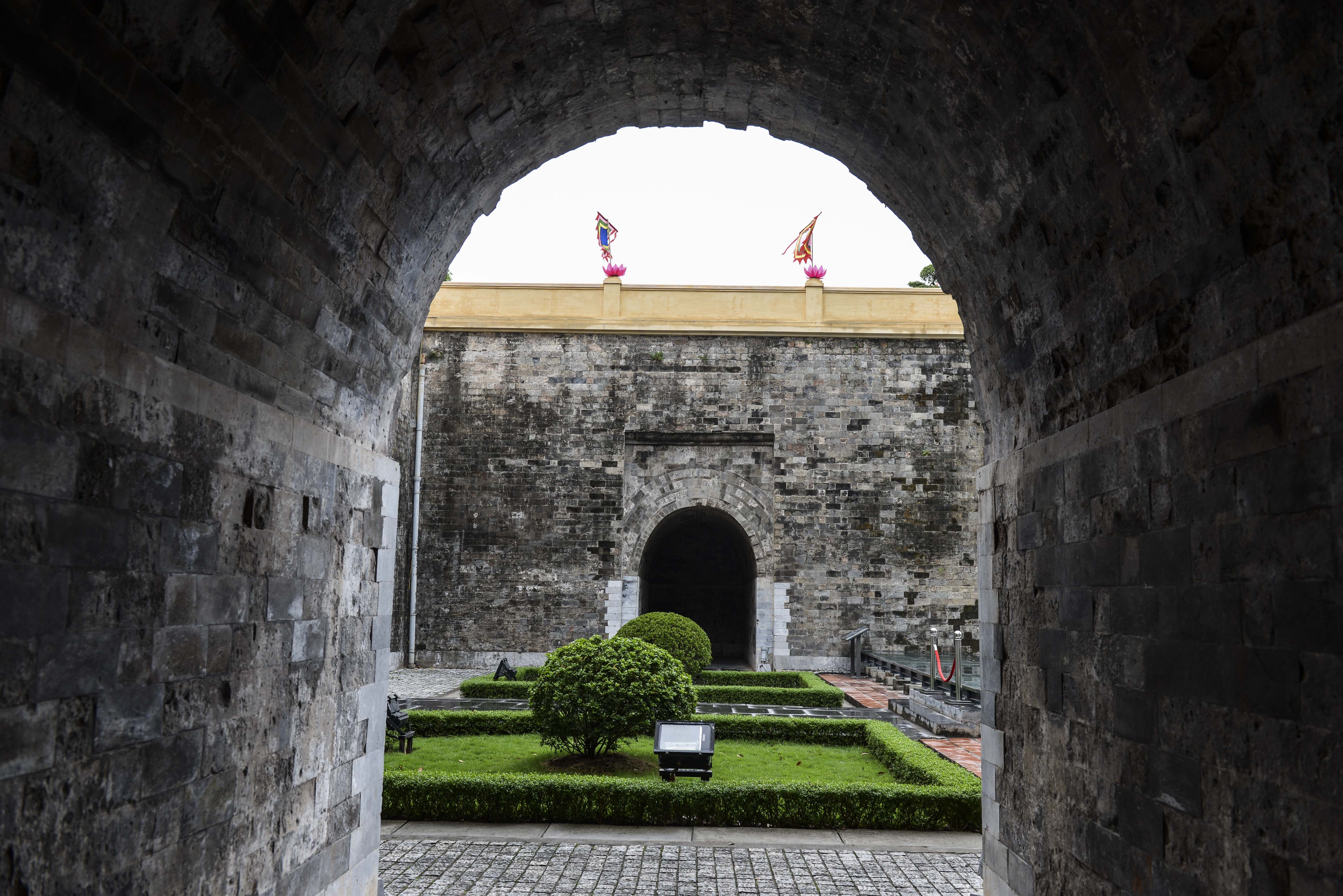 Hoang Thanh Thang Long quet voi moi anh 13